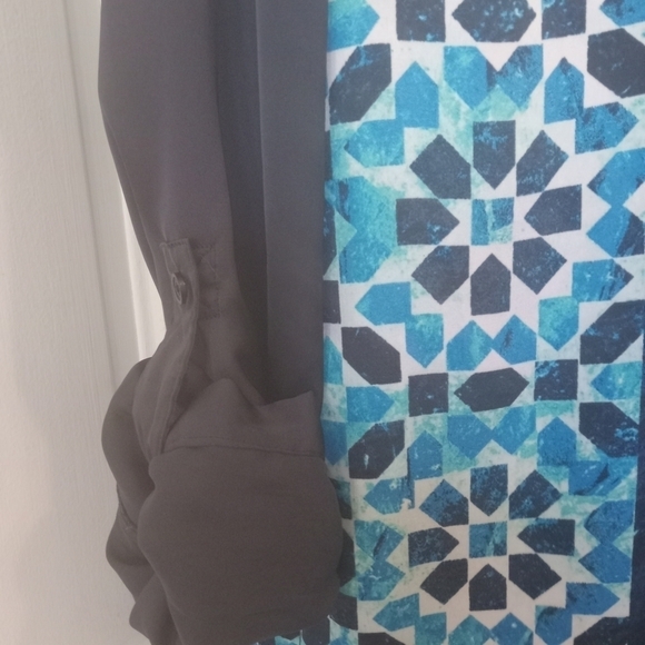 Michael by Michael Kors Longsleeve/Roll Tab Sleeve Button Up Tunic Blouse, Size - Picture 4 of 7